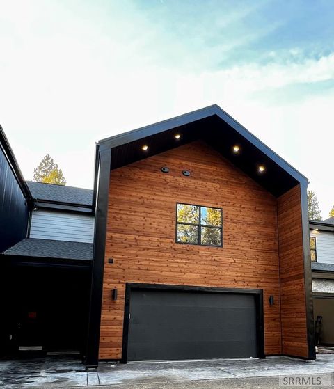 Photo of 4349 Yeti Ln, ISLAND PARK, ID 83429 (MLS # 2180152)