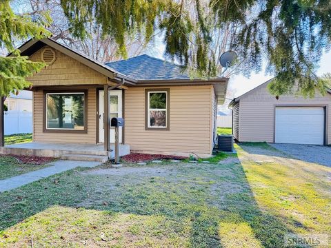 Photo of 1070 S Shilling Avenue, BLACKFOOT, ID 83221 (MLS # 2184898)