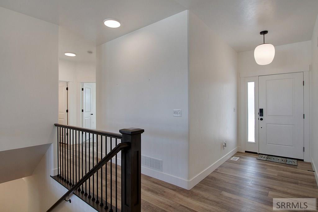 5560 Eaglewood Drive, IDAHO FALLS, Idaho image 2