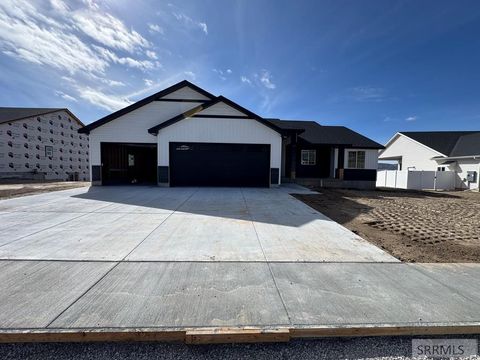 Photo of 3013 DeWinter Dr, POCATELLO, ID 83204 (MLS # 2181324)