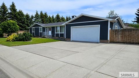 Photo of 1875 McKinzie Avenue, IDAHO FALLS, ID 83404 (MLS # 2187461)