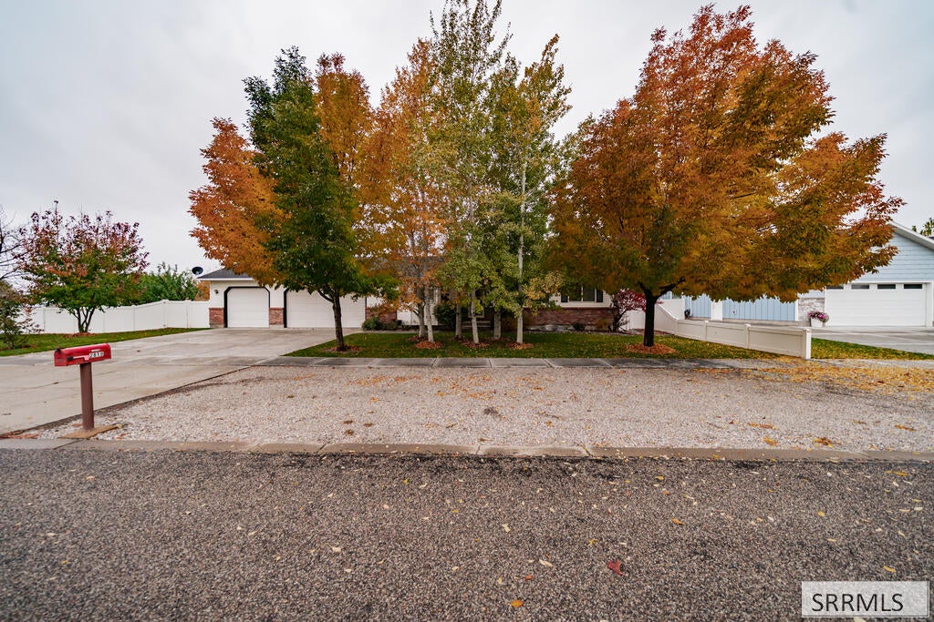 2819 Azure Drive