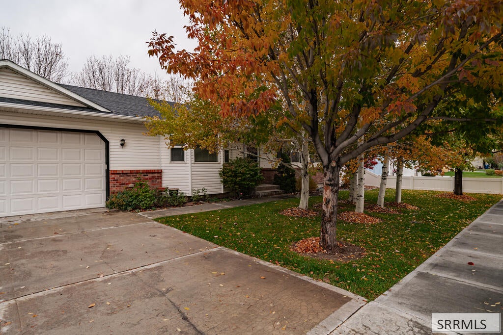 2819 Azure Drive