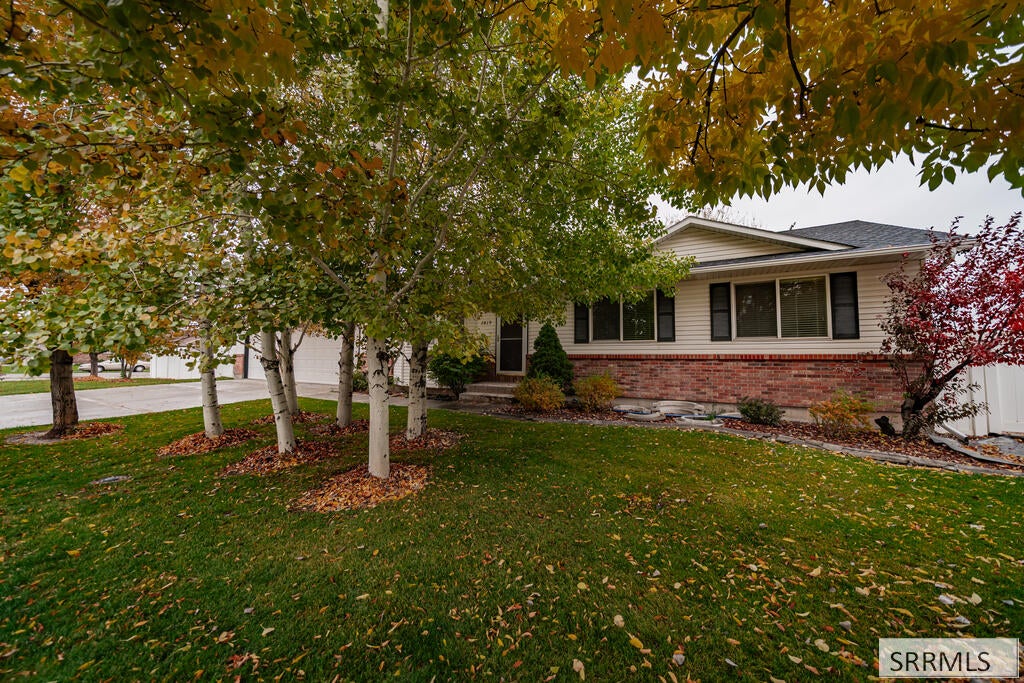 2819 Azure Drive