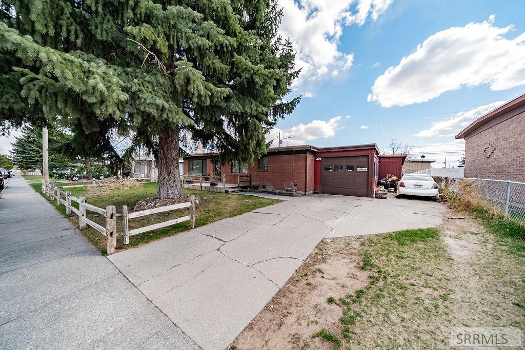 2204 Logan Drive, IDAHO FALLS, Idaho image 2