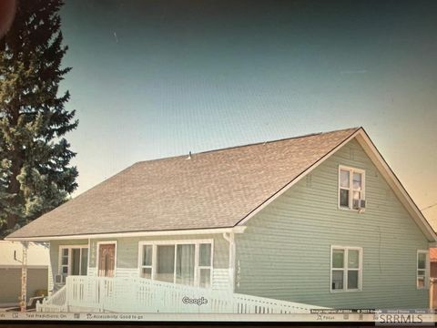 Photo of 1284 E 16th Street, IDAHO FALLS, ID 83404 (MLS # 2172566) Photo of 1284 E 16th Street, IDAHO FALLS, ID 83404 (MLS # 2172566)
