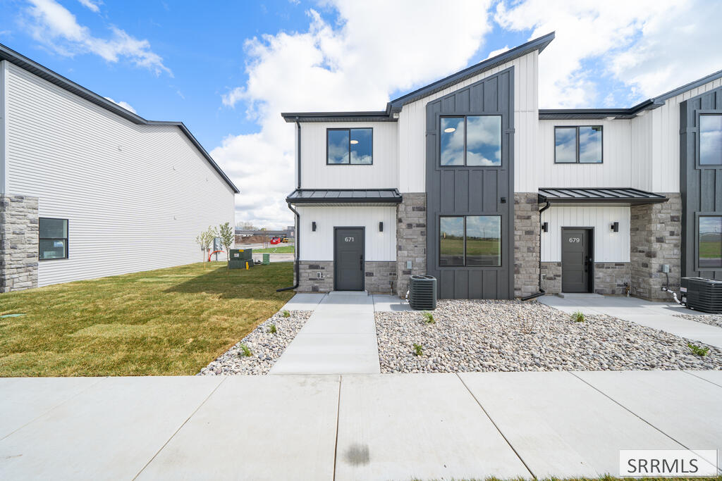 731 Curlew Drive