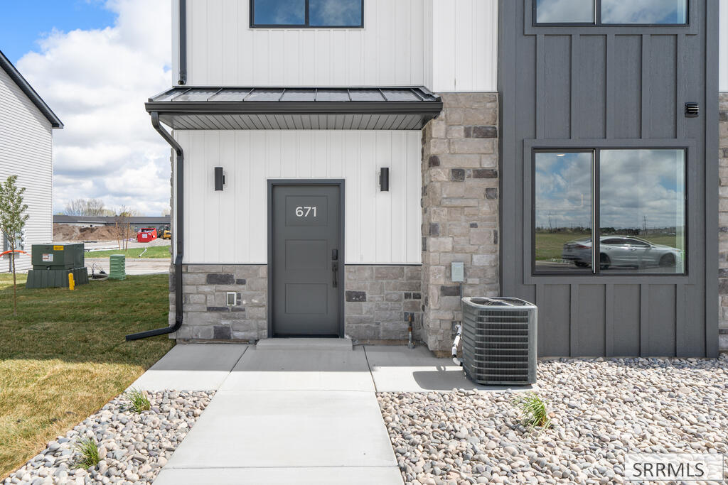 731 Curlew Drive