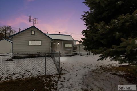Photo of 795 N Shilling Avenue, BLACKFOOT, ID 83221 (MLS # 2184472)