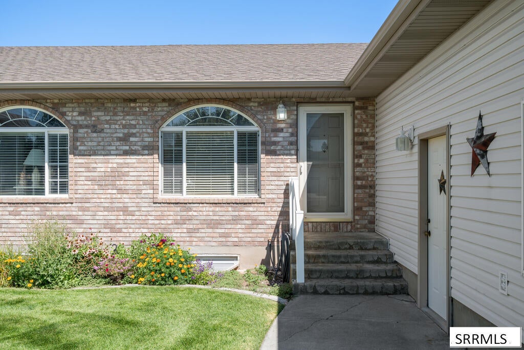 3737 Silverwood Circle