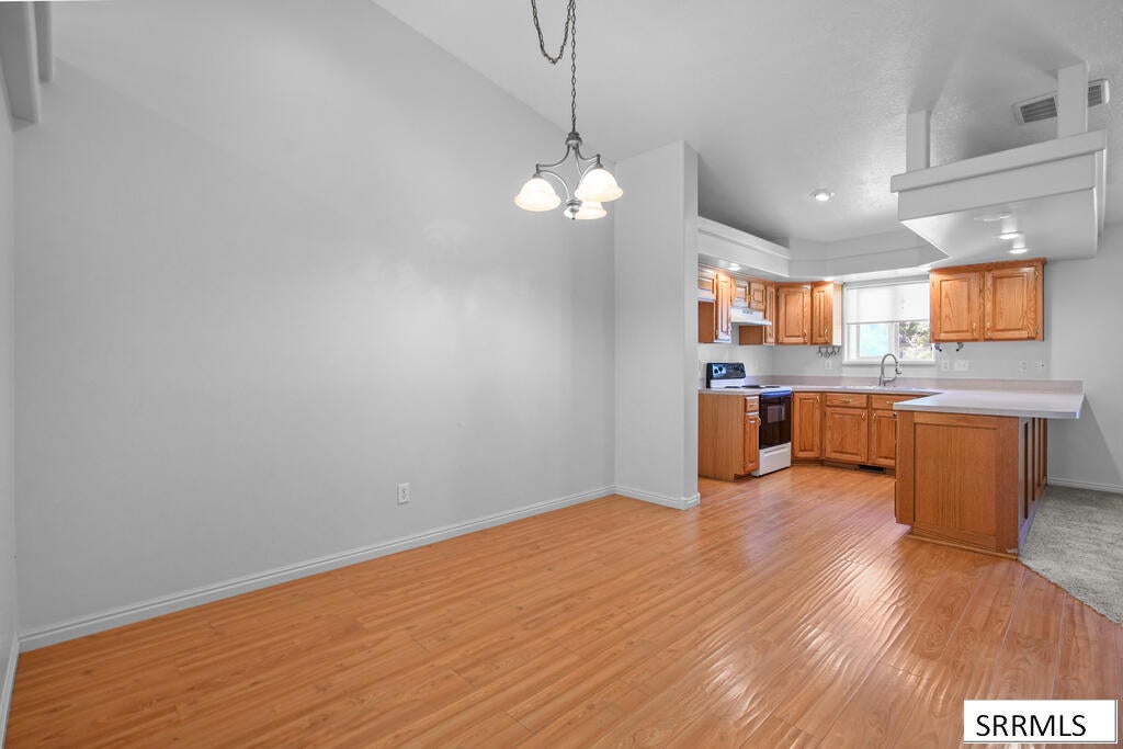 3737 Silverwood Circle