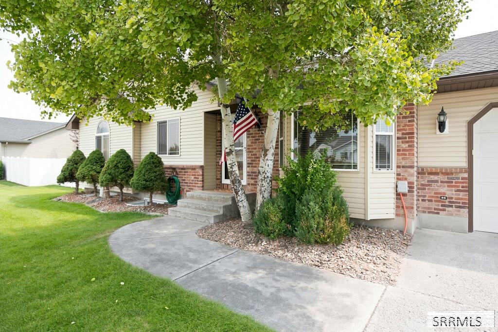 619 Holladay Circle