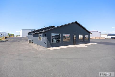 Photo of 2085 N Woodruff Avenue, IDAHO FALLS, ID 83401 (MLS # 2177513) Photo of 2085 N Woodruff Avenue, IDAHO FALLS, ID 83401 (MLS # 2177513)