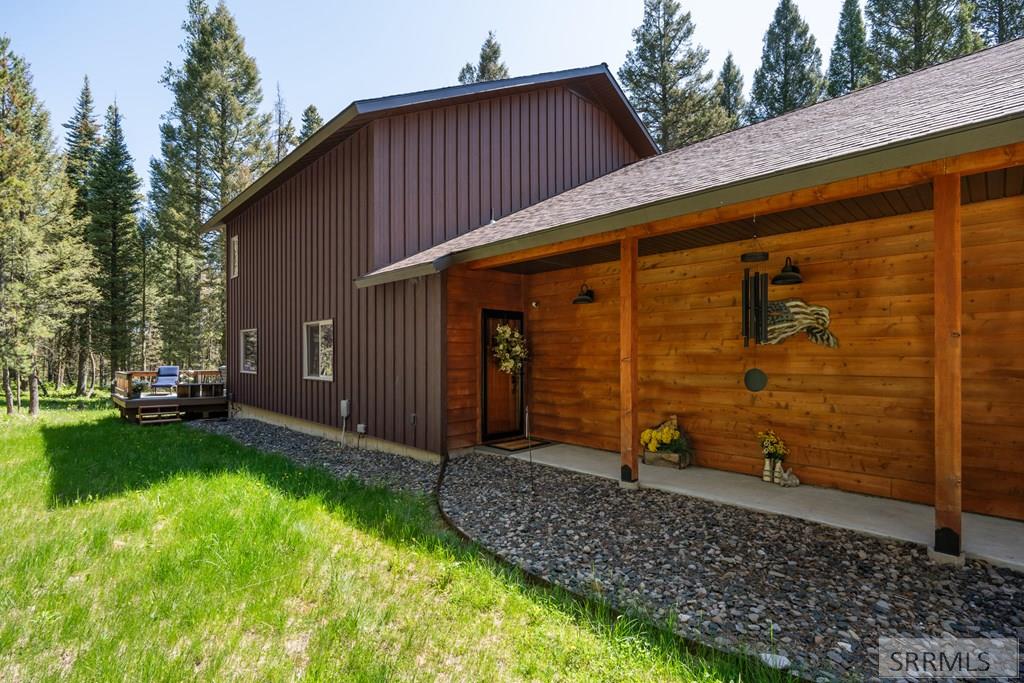 3944 Wise Owl Way, ISLAND PARK, Idaho image 2