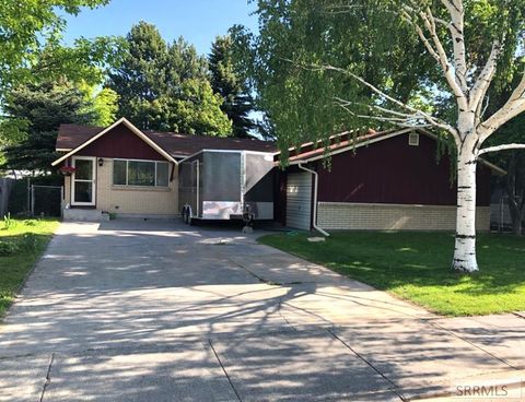 Photo of 2218 Brookcliff Drive, IDAHO FALLS, ID 83402 (MLS # 2179855) Photo of 2218 Brookcliff Drive, IDAHO FALLS, ID 83402 (MLS # 2179855)