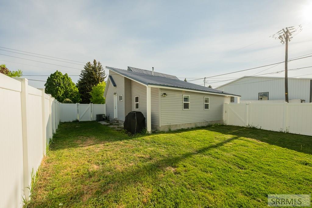 250 W Center Street, SHELLEY, Idaho image 35
