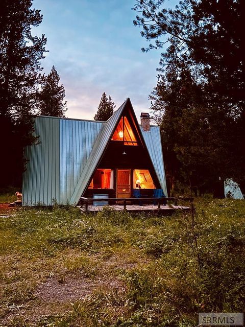 Photo of 3789 Homestead Drive, ISLAND PARK, ID 83429 (MLS # 2185724)