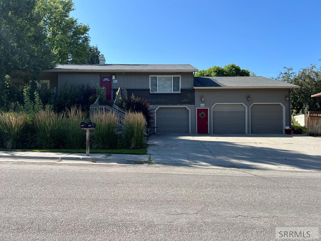 444 Comanche Drive, REXBURG, Idaho image 1