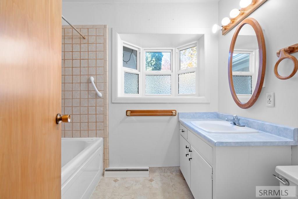 Idaho Falls, Idaho 83401, United States, 3 Bedrooms Bedrooms, ,2 BathroomsBathrooms,Residential,Active,232143