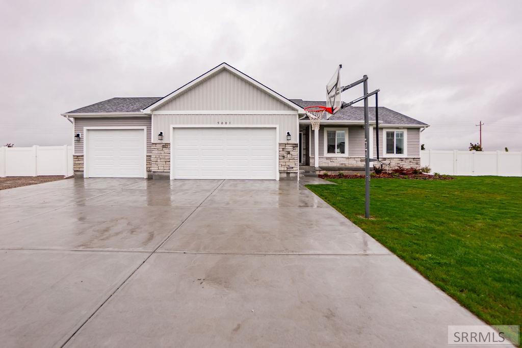 5081 Smith Drive, IONA, Idaho image 1
