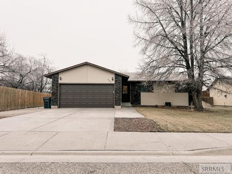 Photo of 884 Buckboard Lane, IDAHO FALLS, ID 83402 (MLS # 2181598)