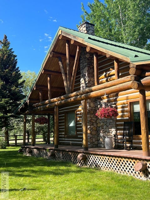 Apartment For Sale - 140 Redwood Road<br/> SALMON, ID 83467