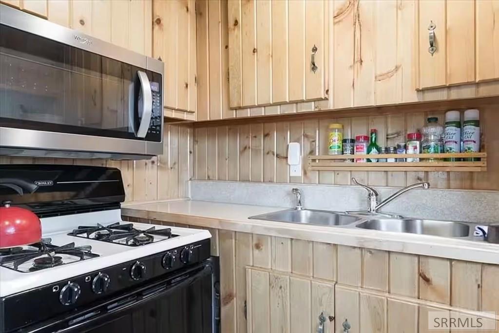 4052 Kickapoo Lane, ISLAND PARK, Idaho image 10