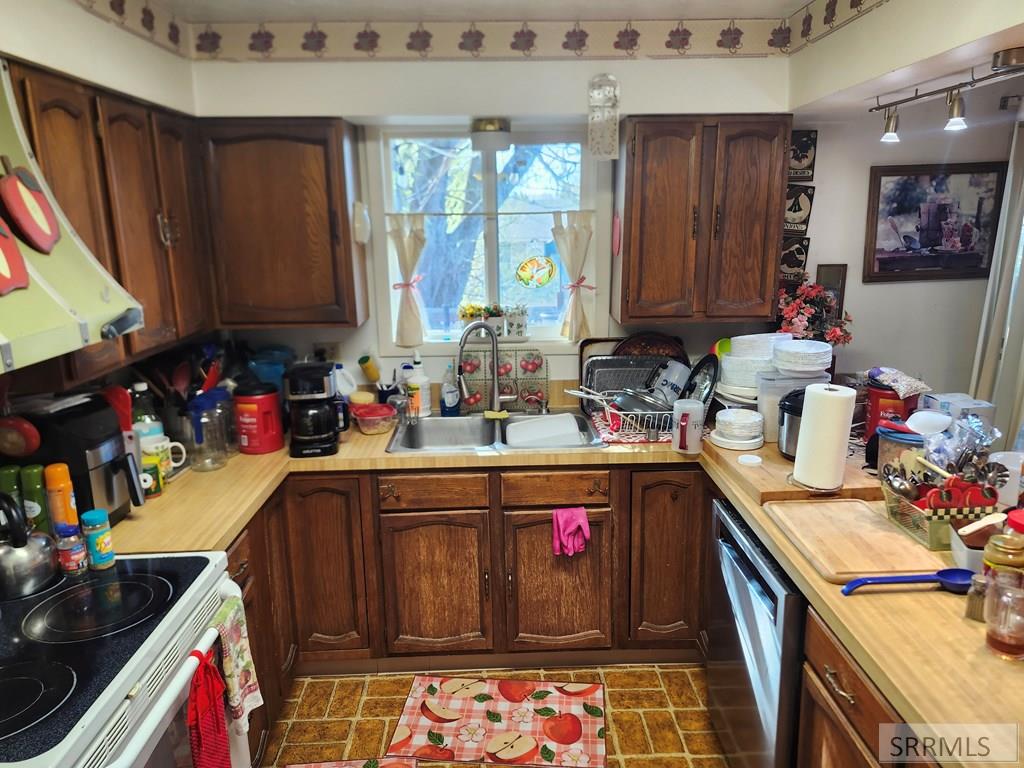 2219 Dickson Circle