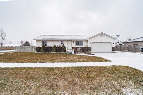 Photo of 3321 E Larson Drive, IDAHO FALLS, ID 83401 (MLS # 2181363)