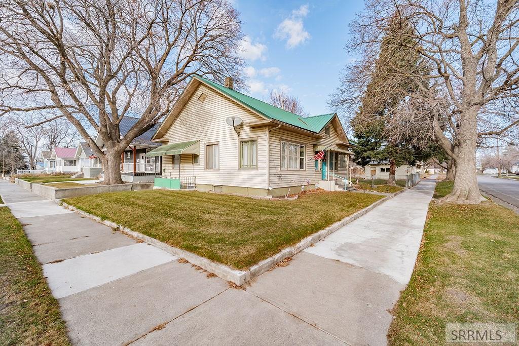 1305 Canal