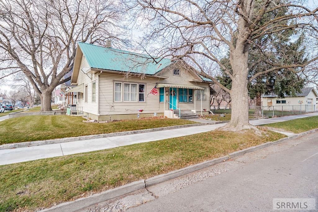 1305 Canal