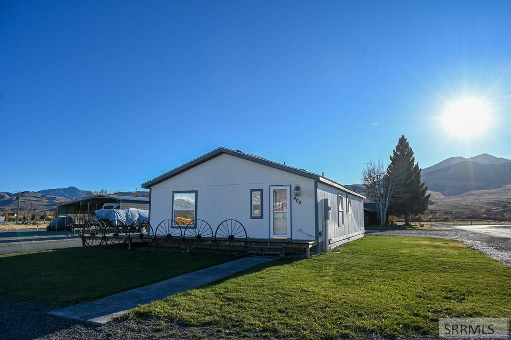 400 E White Knob Street, MACKAY, Idaho image 3