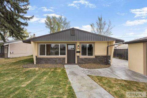 Photo of 1139 Garfield Street, IDAHO FALLS, ID 83401 (MLS # 2185609)