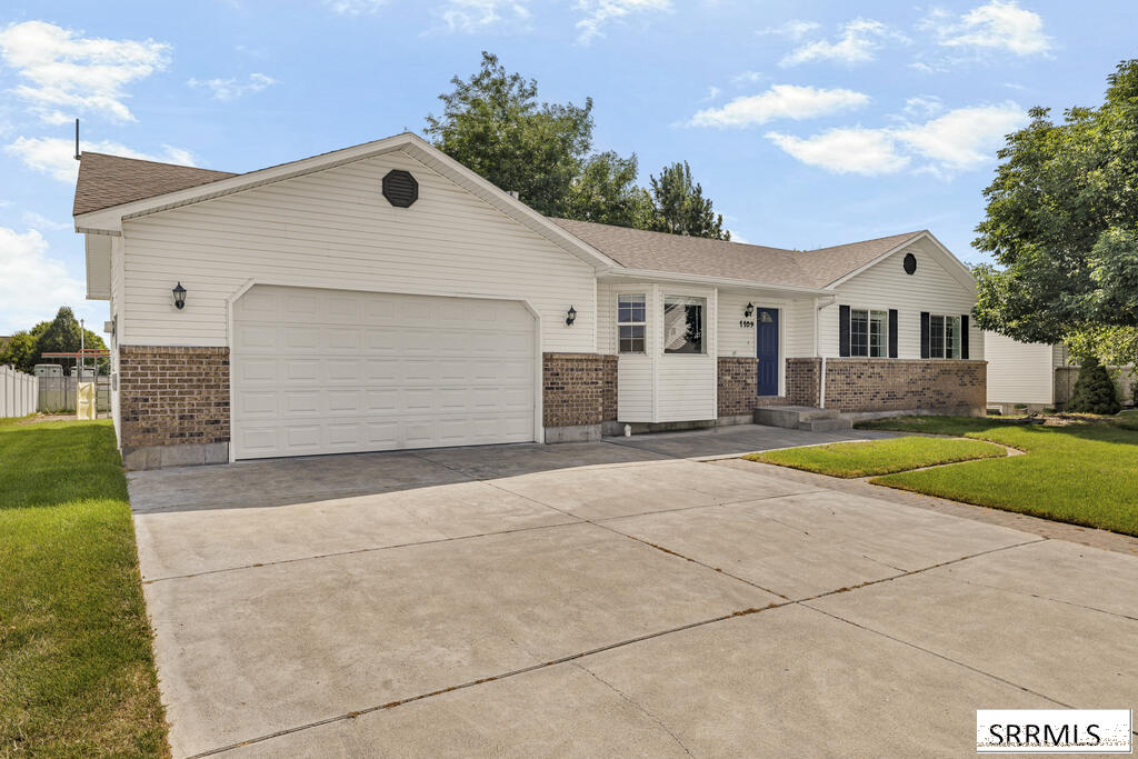 1109 Diamond Circle