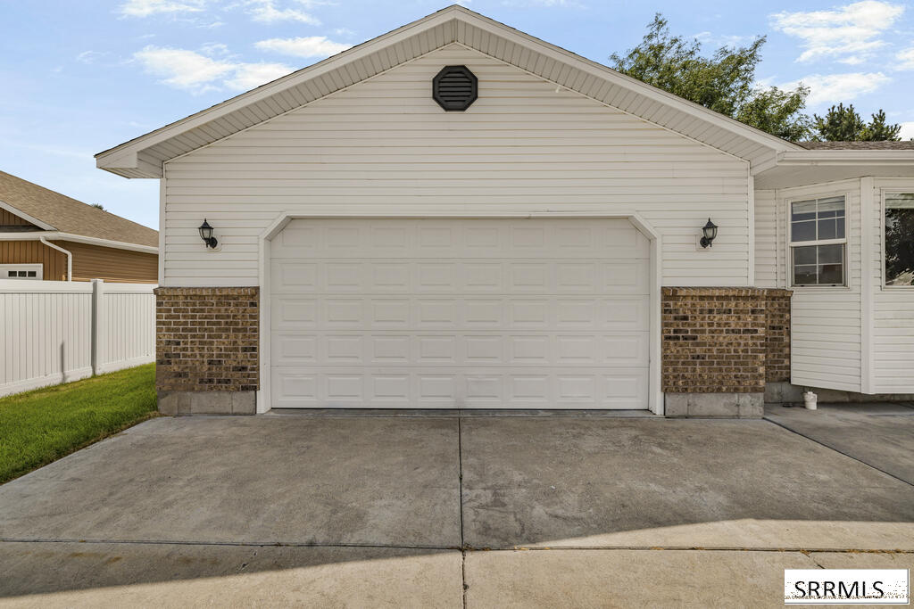 1109 Diamond Circle