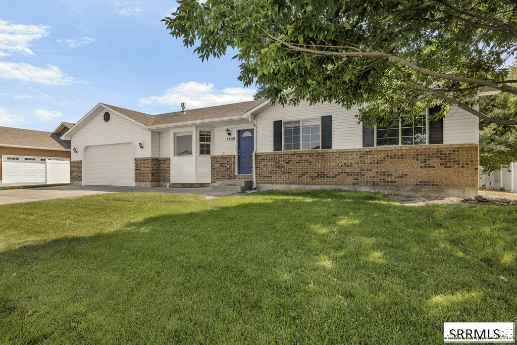 1109 Diamond Circle
