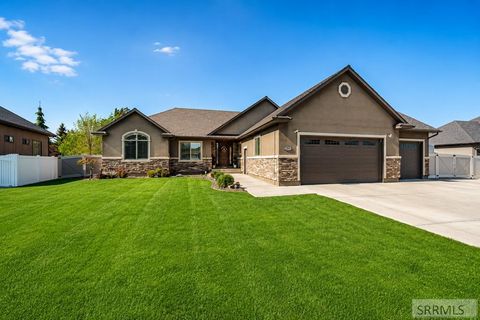 Photo of 326 Fire Thorn, IDAHO FALLS, ID 83404 (MLS # 2186372)
