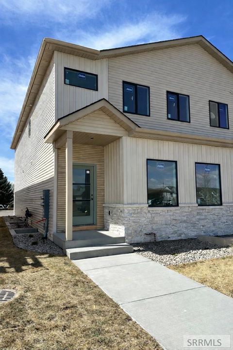 Photo of 1351 Latah Avenue, IDAHO FALLS, ID 83402 (MLS # 2185364)