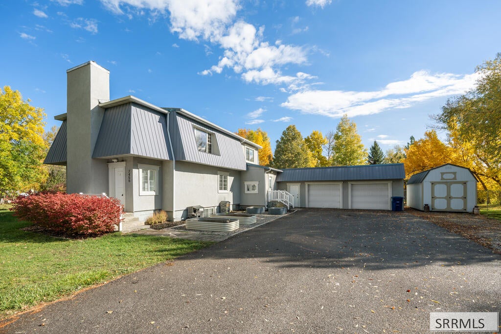 7456 N 5th W