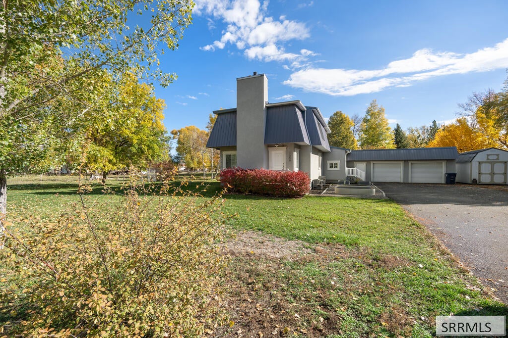 7456 N 5th W