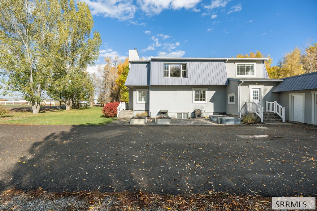 7456 N 5th W