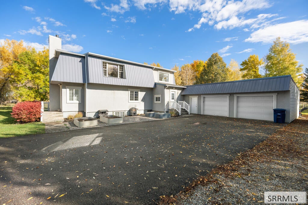 7456 N 5th W