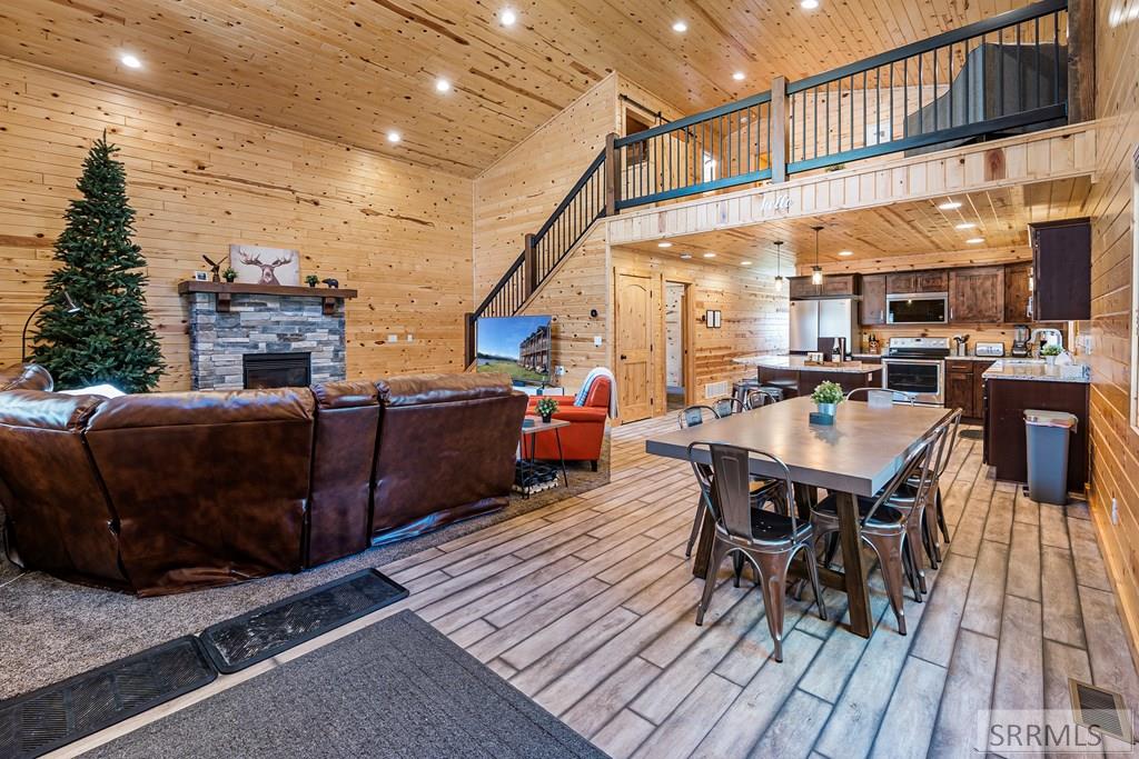 4060 Steelhead Drive, ISLAND PARK, Idaho image 3