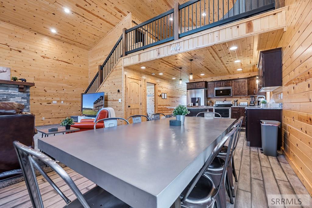 4060 Steelhead Drive, ISLAND PARK, Idaho image 13