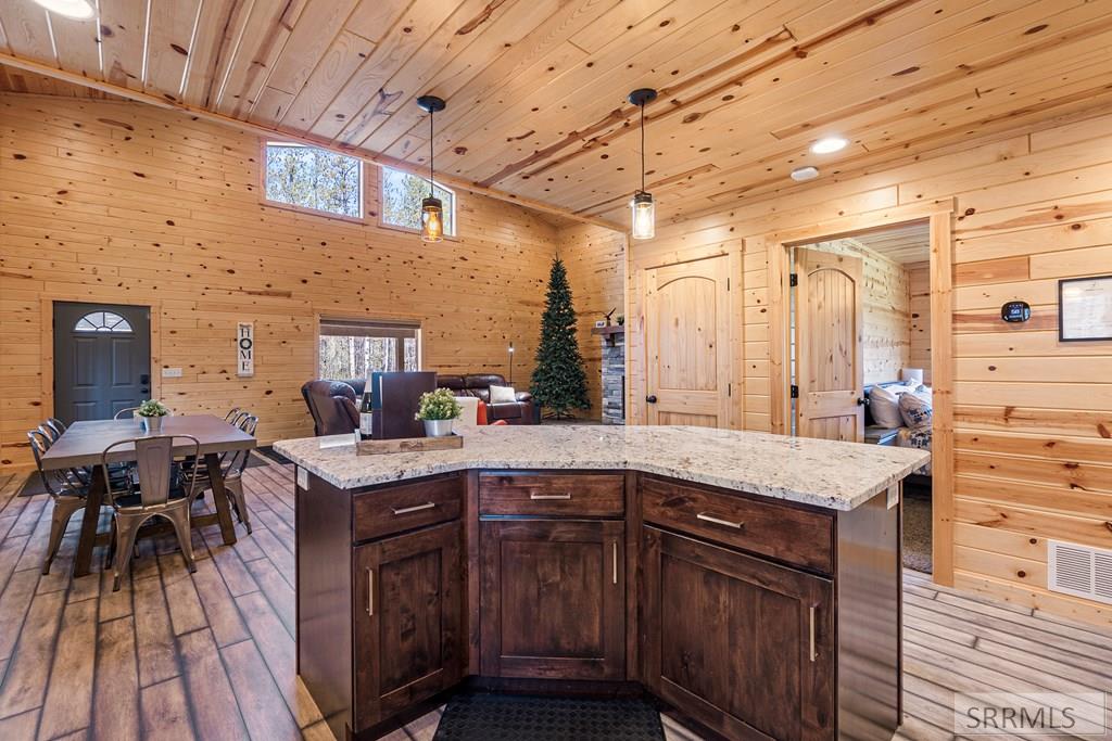 4060 Steelhead Drive, ISLAND PARK, Idaho image 18