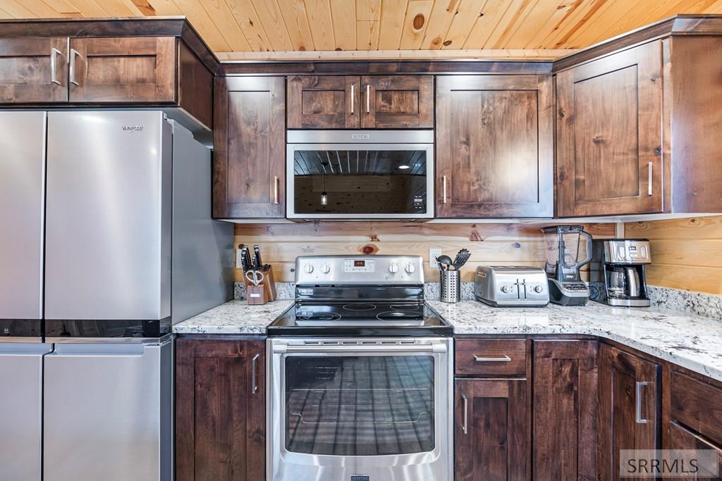 4060 Steelhead Drive, ISLAND PARK, Idaho image 17
