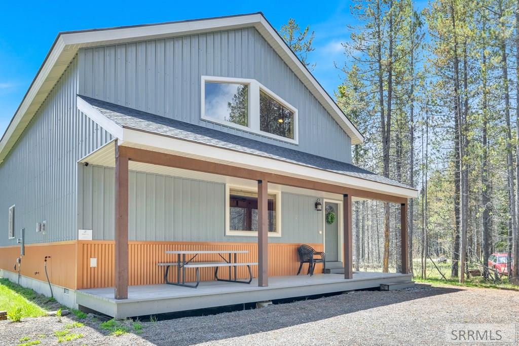 4060 Steelhead Drive, ISLAND PARK, Idaho image 2