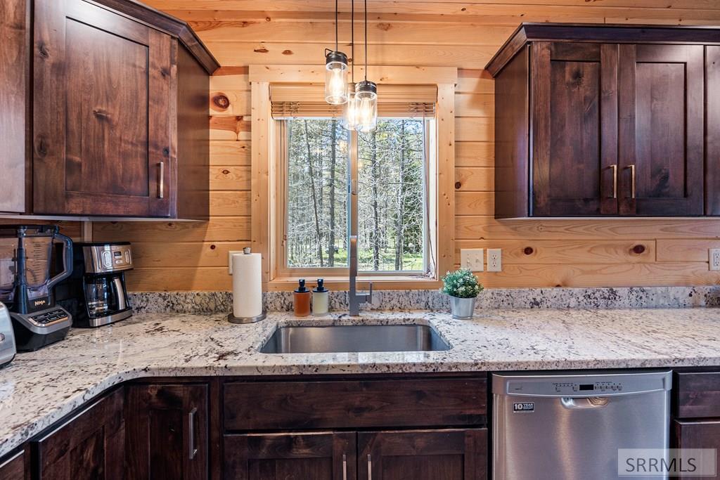 4060 Steelhead Drive, ISLAND PARK, Idaho image 19