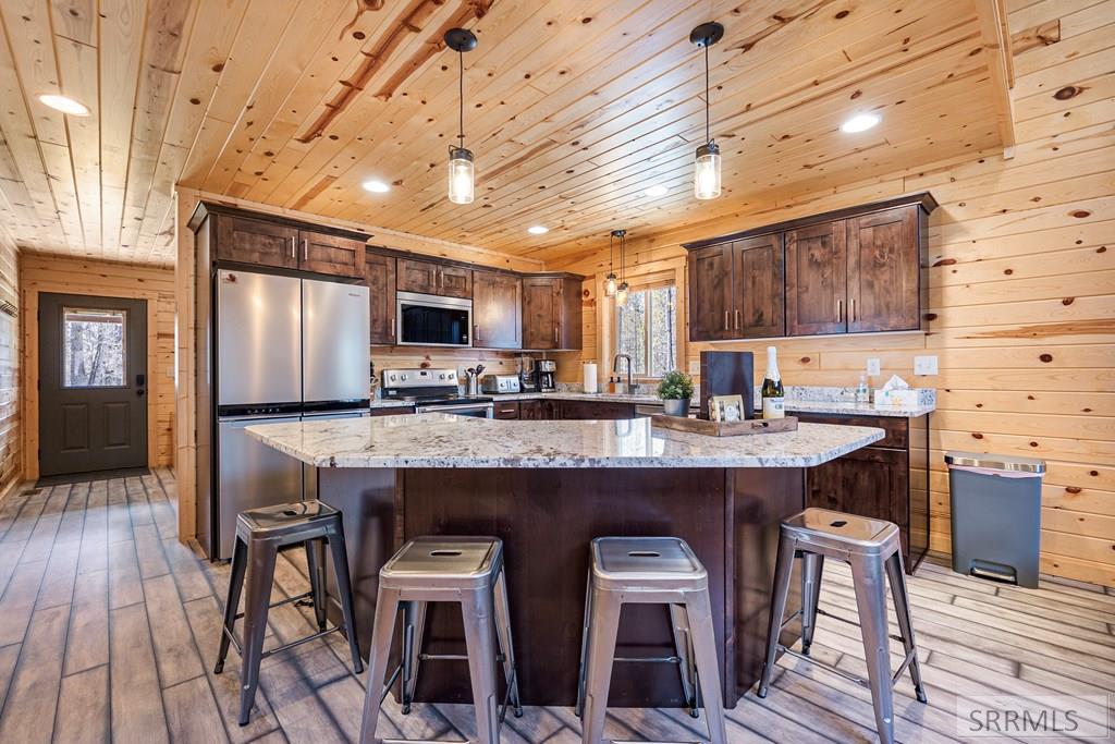 4060 Steelhead Drive, ISLAND PARK, Idaho image 10