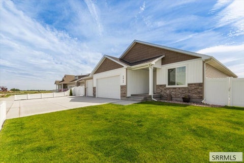 Photo of 5849 Macrae Dr, IDAHO FALLS, ID 83402 (MLS # 2190095)
